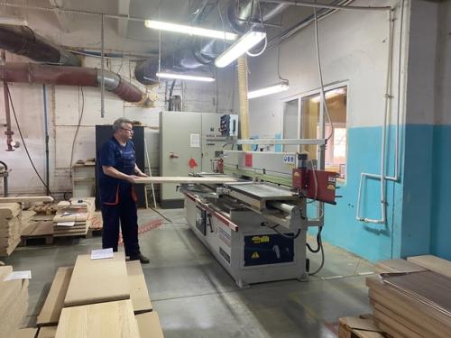 Зао Ново Мебель - это производство корпусной мебели облицованной натуральным шпоном ясеня, ореха и вишни. 07