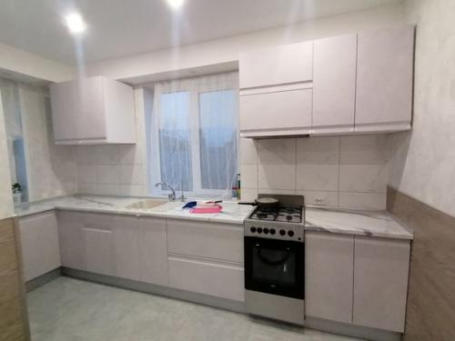 Кухонный гарнитур Вельвет на 100% соответствует тенденции минимализма в интерьере и пользуется большим спросом наших покупателей. 05