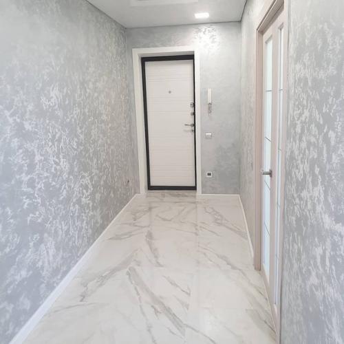 Хорошее решение для прихожей: фактурная штукатурка. 01