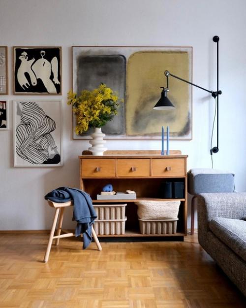 Интерьер с винтажной мебелью создает уникальную атмосферу и добавляет особый шарм дому. 01