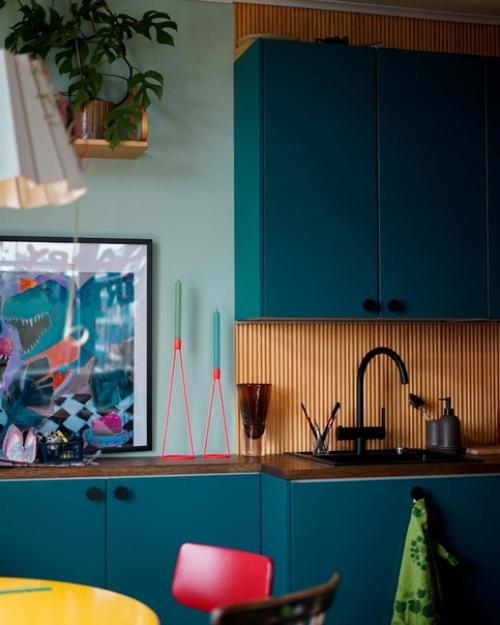 Небольшая яркая кухня в Финляндии. 04