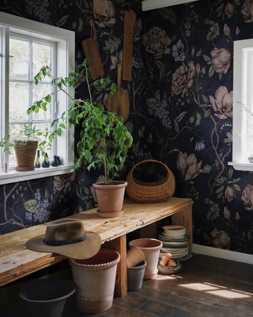 Обновите декор дома, добавив больше цвета и узоров с помощью перекраски стен и поклейки обоев, которые быстро поменяют ощущение всей комнаты. 08