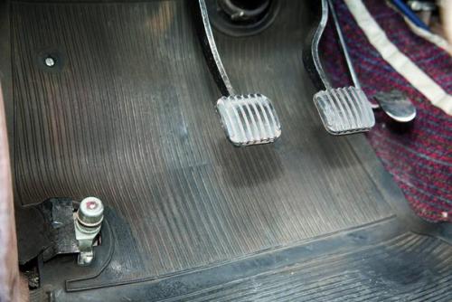 Автомобили, которые, кажется, еще буквально вчера были в каждом дворе, уже успели стать раритетами и объектами ретроколлекционеров. 07