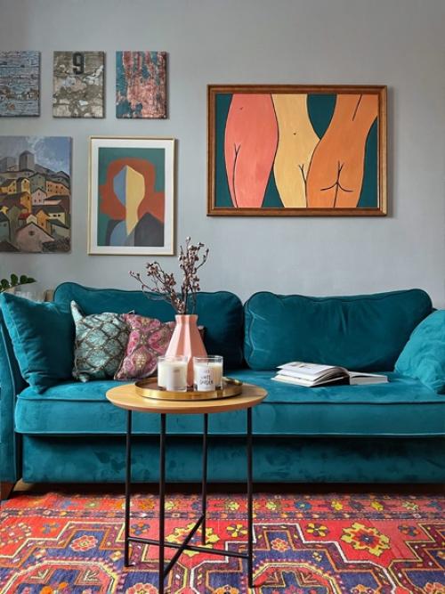 Уже второй раз возвращаемся из Дагестана с винтажным ковром ручной работы, да ещё и домотканые подушки к нему обнаружили в этот раз. 02