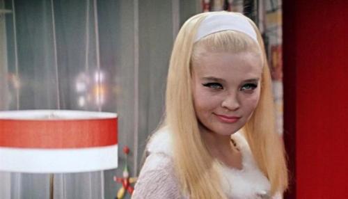 В этом году исполняется 49 лет культовой комедии Леонида Гайдая Бриллиантовая Рука. 08