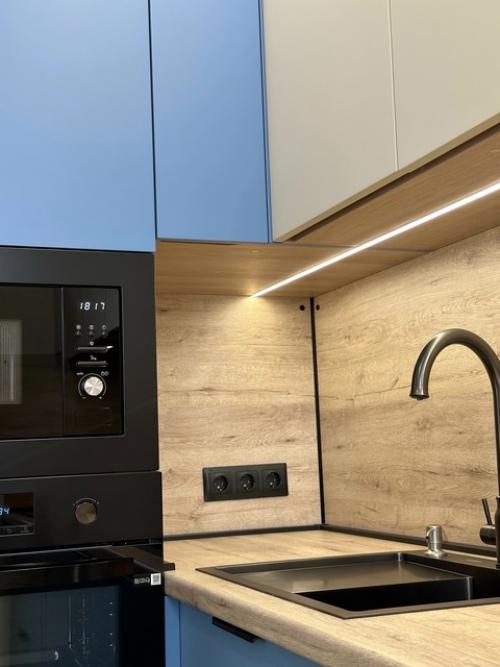 Цветная кухня в интерьере - это место, где творчество и функциональность встречаются. 06