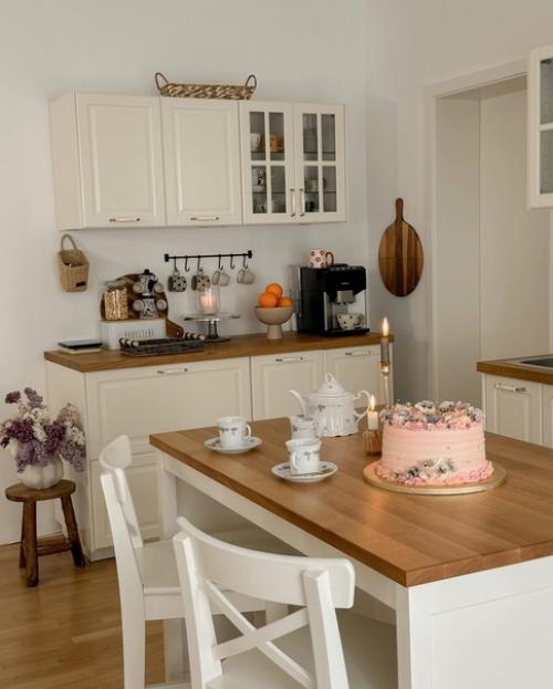 Белые кухни совершенно не надоедают с годами! 02