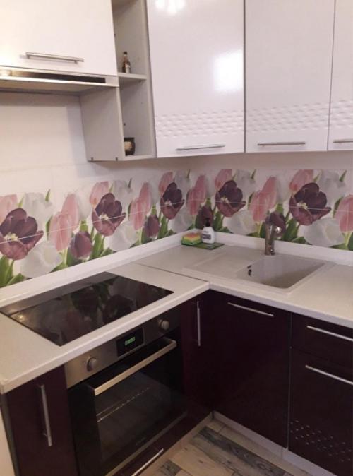 Небольшая кухня. В нежных оттенках. 02