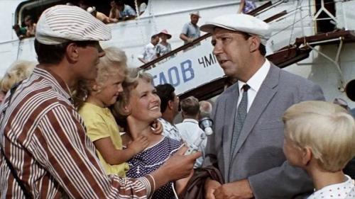 В этом году исполняется 49 лет культовой комедии Леонида Гайдая Бриллиантовая Рука. 01