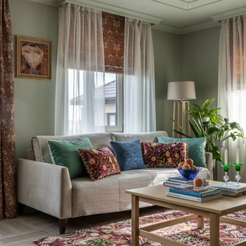 Дом в башкирской деревне окружен памятниками зодчества, домами с резными ставнями. 04