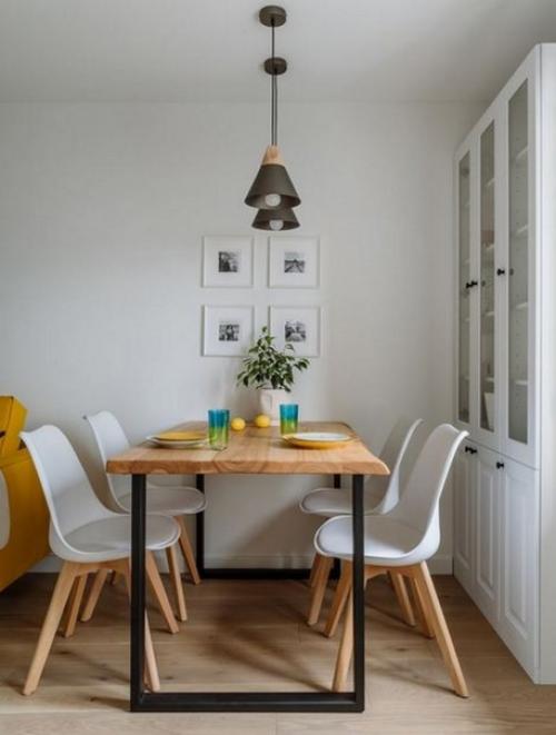 Солнечный интерьер 5-метровой кухни, объединенной с гостиной, в типовой квартире в кирпичном доме 1970 года постройки. 07