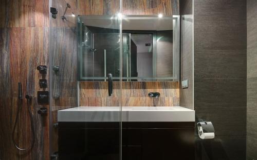 Апартаменты 7nebo со стеклянной стеной в Киеве. 06