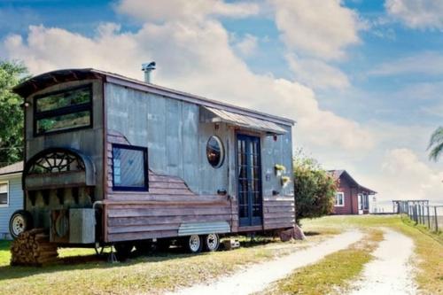 Домик с печью для пиццы.