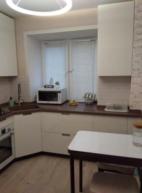 Интерьер небольшой кухни. 01