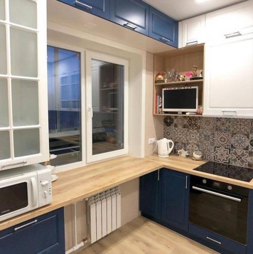 Небольшая кухня. В которой использовали максимум пространства. 01