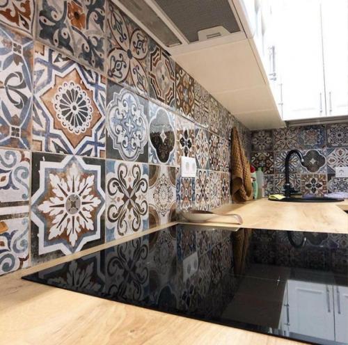 Небольшая кухня. В которой использовали максимум пространства. 05