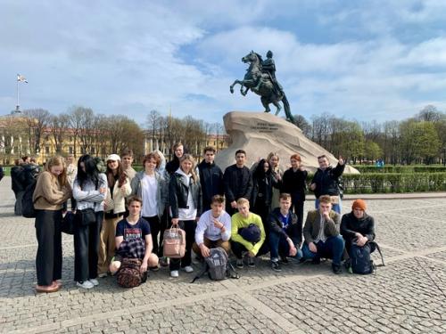 Учебный год движется к своему завершению, и так хочется, чтобы точка, поставленная в конце, действительно была емкой и значимой. 02