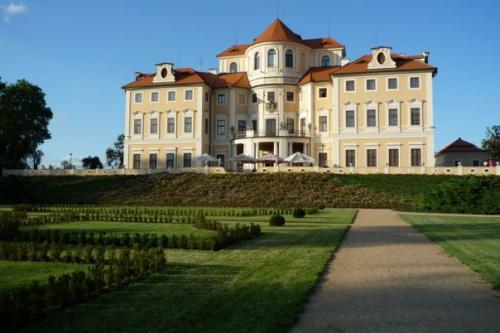 В городе либлице, примерно в 40 км от Праги, на рубеже Xvii - Xviii вв. 04