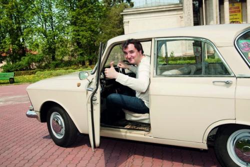 Автомобили, которые, кажется, еще буквально вчера были в каждом дворе, уже успели стать раритетами и объектами ретроколлекционеров. 04