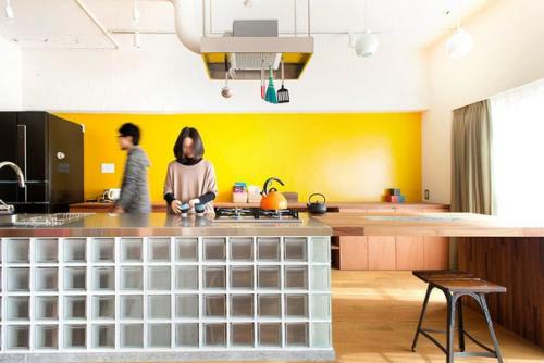 Стеклоблоки в интерьере помещений разного назначения с фото идеями. 01