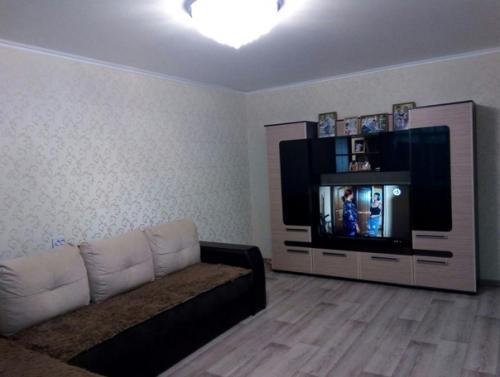 Закончили ремонт. Вот наша гостинная. 01