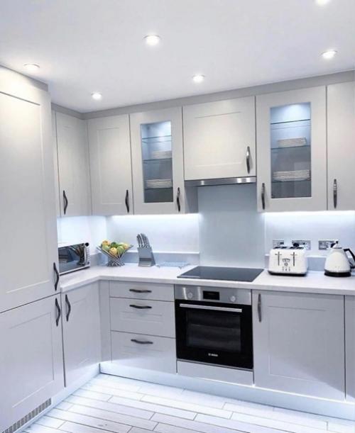 Светлая кухня. В современном стиле. 02