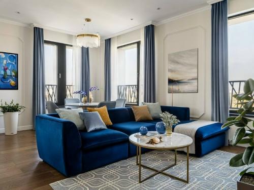 Мощная красота: квартира в концепции моря, солнца и неба. 

