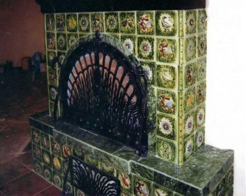 Облицовка камина плиткой.

