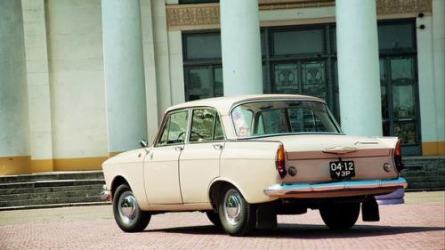 Автомобили, которые, кажется, еще буквально вчера были в каждом дворе, уже успели стать раритетами и объектами ретроколлекционеров. 08