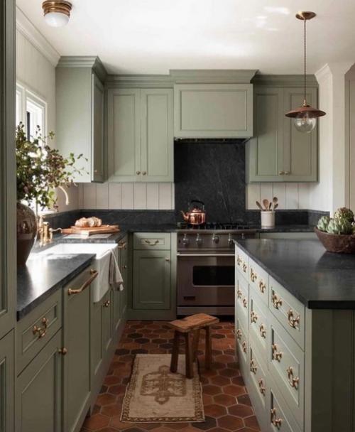 Зеленый цвет на кухне может создать ощущение свежести и природности. 06
