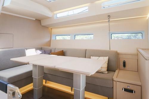 Появились первые фотографии испытаний на воде новой Jeanneau 55, которую мы - журнал YR - сочли главной новинкой выставки в Дюссельдорфе. 09