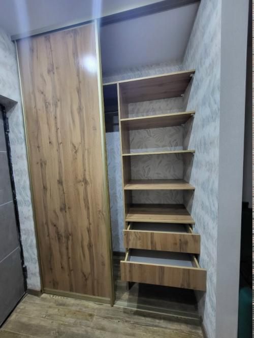 В новых комплексах в кудепсте устанавливали шкаф купе в популярном уже несколько лет цвете дуб вотан. 01