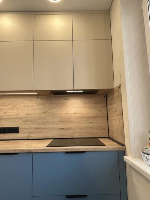 Цветная кухня в интерьере - это место, где творчество и функциональность встречаются. 03