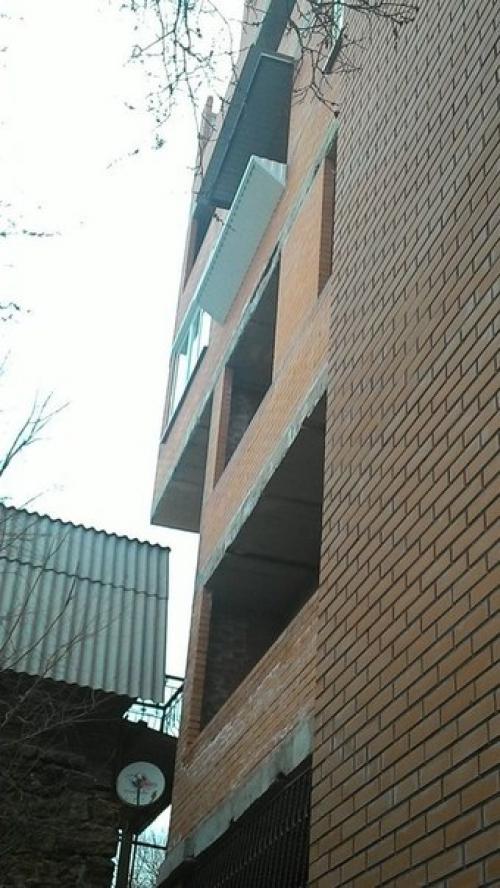 Здравствуйте помогите пожалуйста идеями для интерьера и плана расстановки мебели, кухни и ванны в этой скромной маленькой гостинке в 24, 6 кв? 02