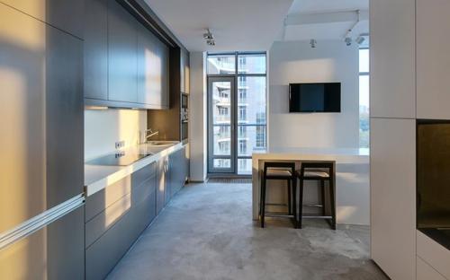 Апартаменты 7nebo со стеклянной стеной в Киеве. 05