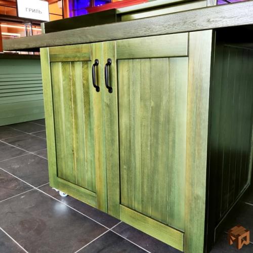 Непривычный оттенок для мебели из дерева и шикарный результат. 03