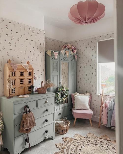 Обои с цветочным узором в интерьере - это: 01