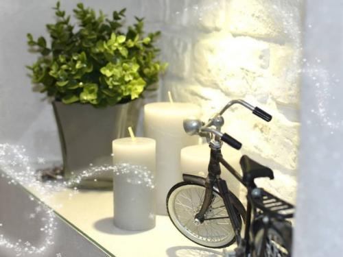 Многие хозяева в собственных квартирах и домах принимают решение сделать современный дизайн с зонированием кухни - гостиной. 07