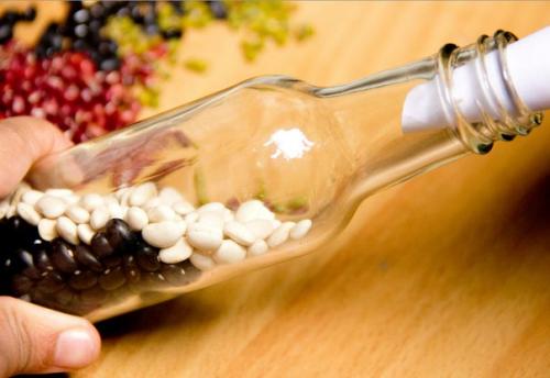 Как сделать декоративные бутылки для кухни? 04