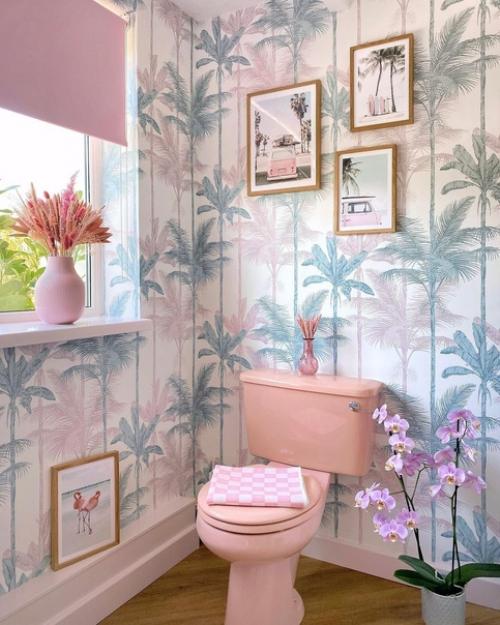 Нужно сильно любить розовый, чтобы так декорироватьвсю квартиру. 03