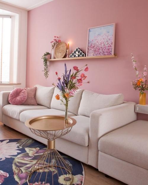 Обновите декор дома, добавив больше цвета и узоров с помощью перекраски стен и поклейки обоев, которые быстро поменяют ощущение всей комнаты. 04