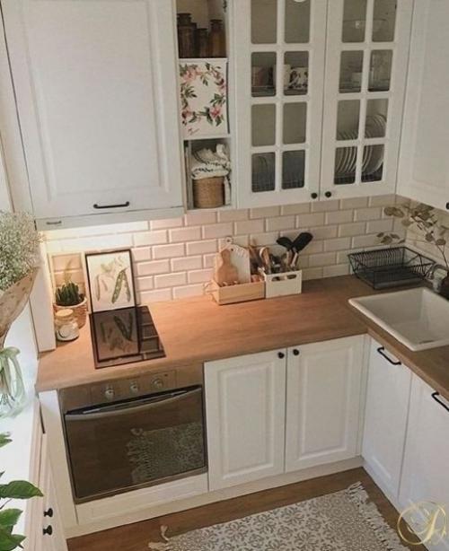 Очень красивая и уютная кухня в скандинавском стиле в типовой планировке. 02