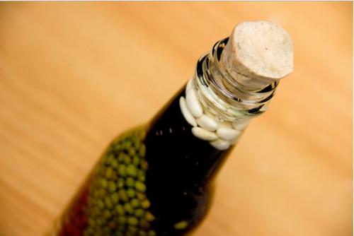 Как сделать декоративные бутылки для кухни? 06