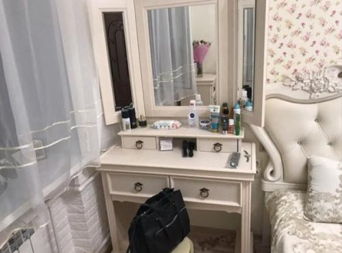 Небольшая спальня. Со всем необходимым. 01