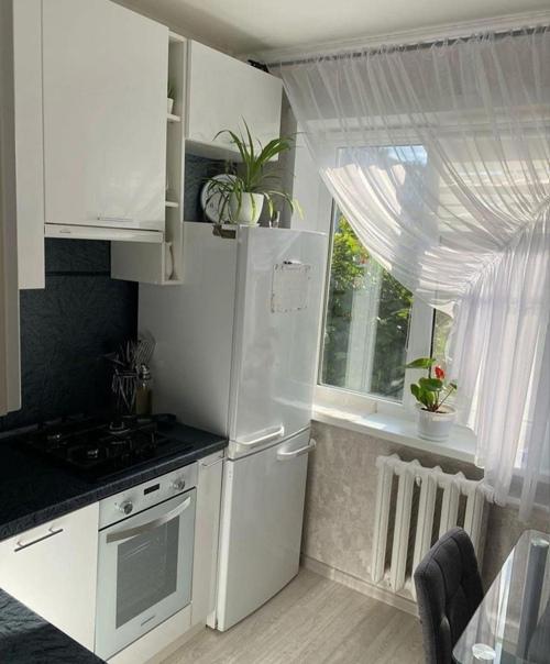 Маленькая кухонька. В черном и белом цветах. 01