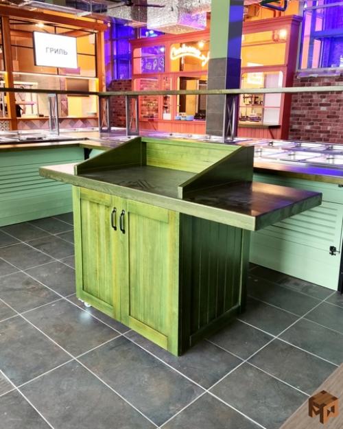 Непривычный оттенок для мебели из дерева и шикарный результат. 01