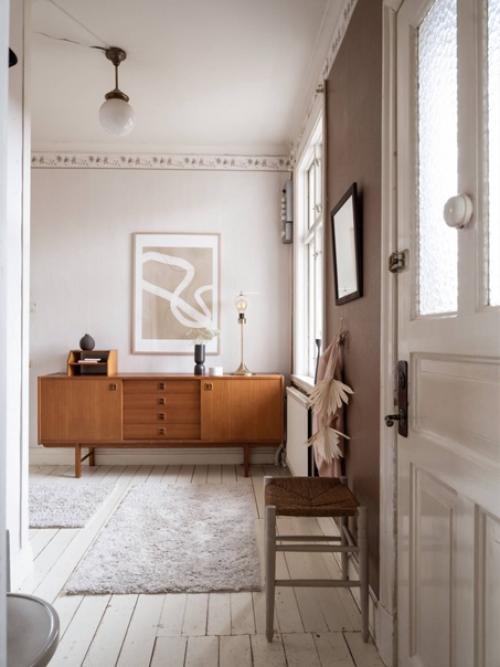 Светлая квартира с винтажной мебелью и библиотекой в центре венерсборга, Швеция. 02