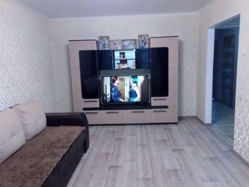 Закончили ремонт. Вот наша гостинная. 02