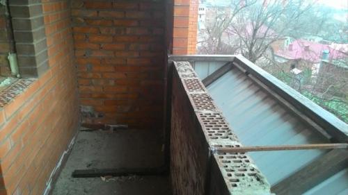 Здравствуйте помогите пожалуйста идеями для интерьера и плана расстановки мебели, кухни и ванны в этой скромной маленькой гостинке в 24, 6 кв? 03