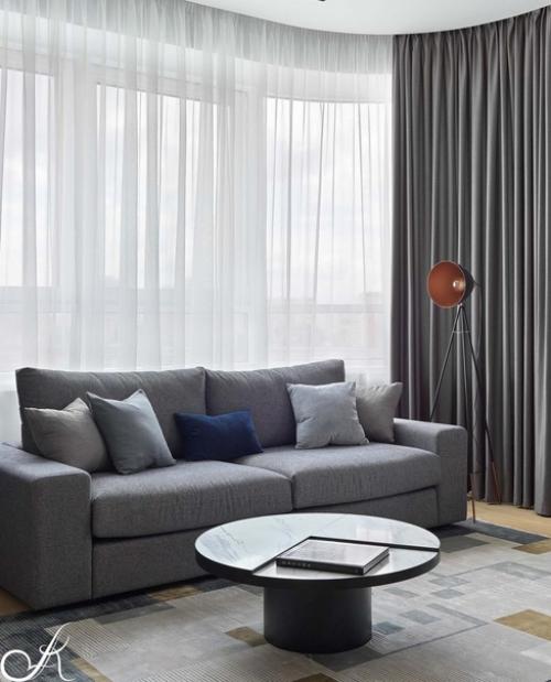 Кухня с гостиной в одно пространство объединена. 09